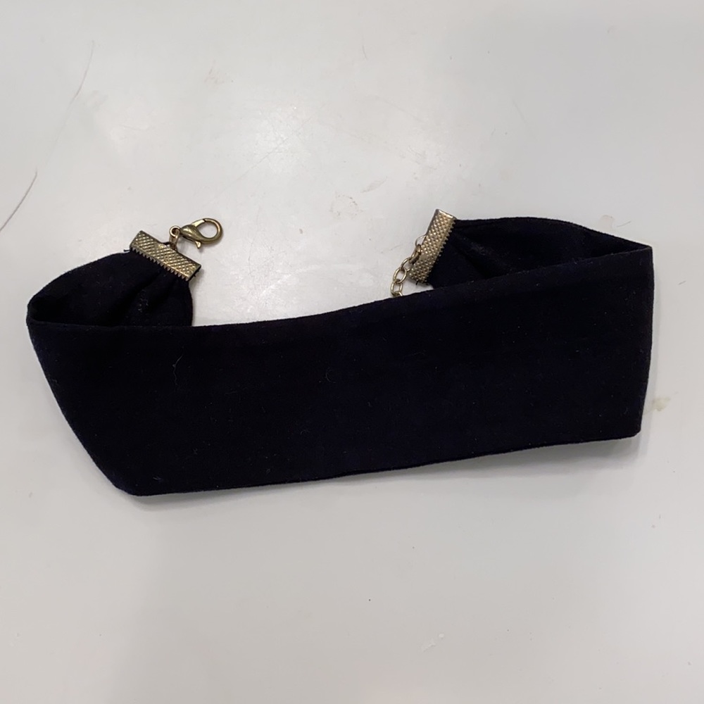 Suede black choker - Picture 2 of 3